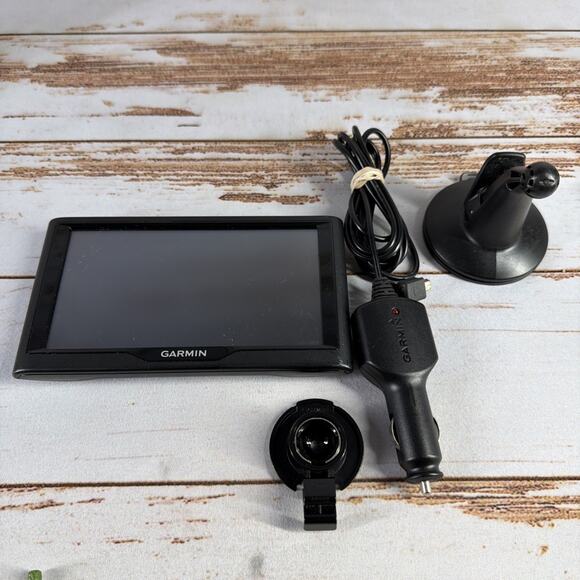 Garmin Nuvi 67LM 6in GPS Bundle Car Adapter Mount Tested Used - Picture 1 of 7